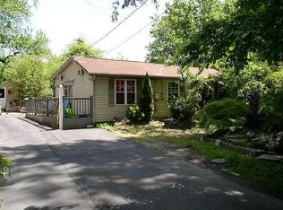 61 Riveredge Dr, Fairfield, NJ 07004