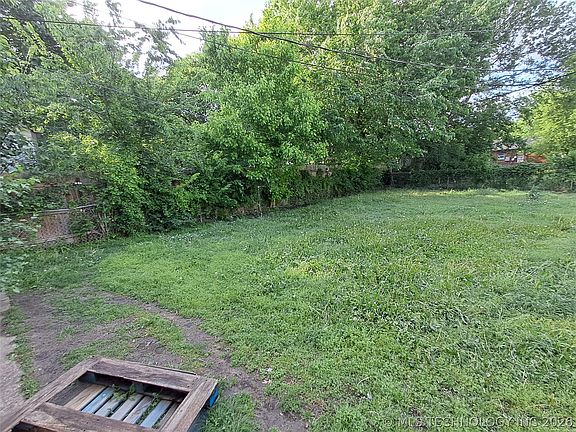 4th image of 403 Oak St