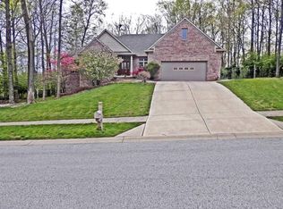 916 Classon Ln, Beech Grove, IN 46107