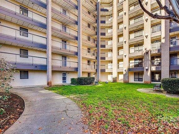 2nd image of 211 Heritage Blvd Unit 211