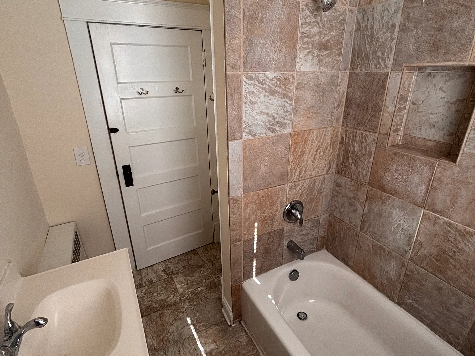 413 Bunker Hill St — Photo 3