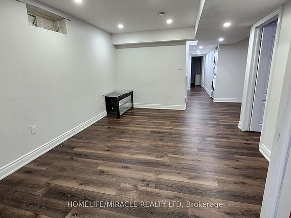 4th image of 92 Stedford Cres