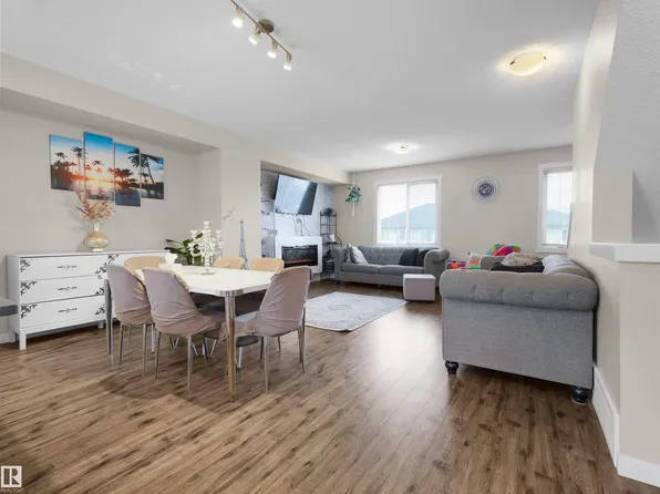 735 Allard Blvd SW #4, Edmonton, AB T6W 3W5