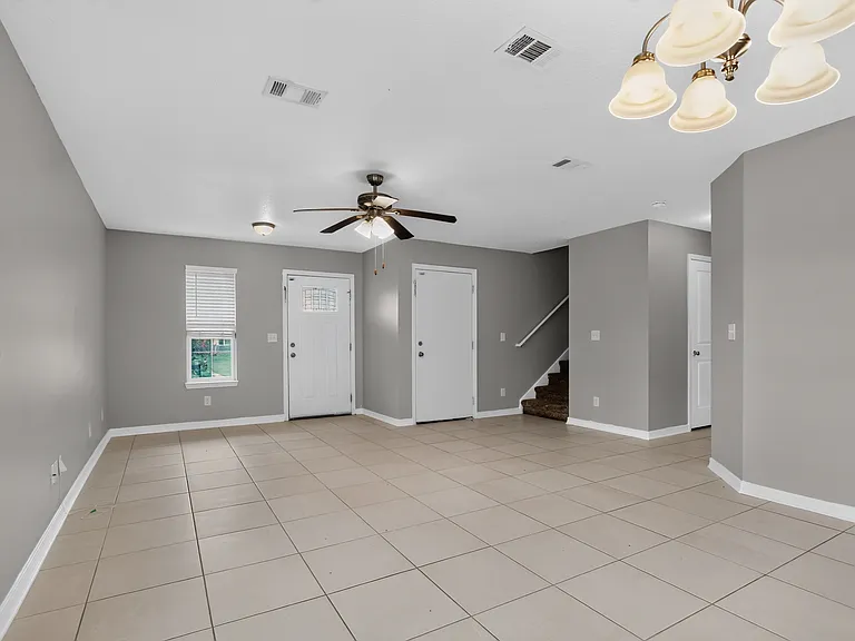 451 Eisenhower Dr — Photo 10