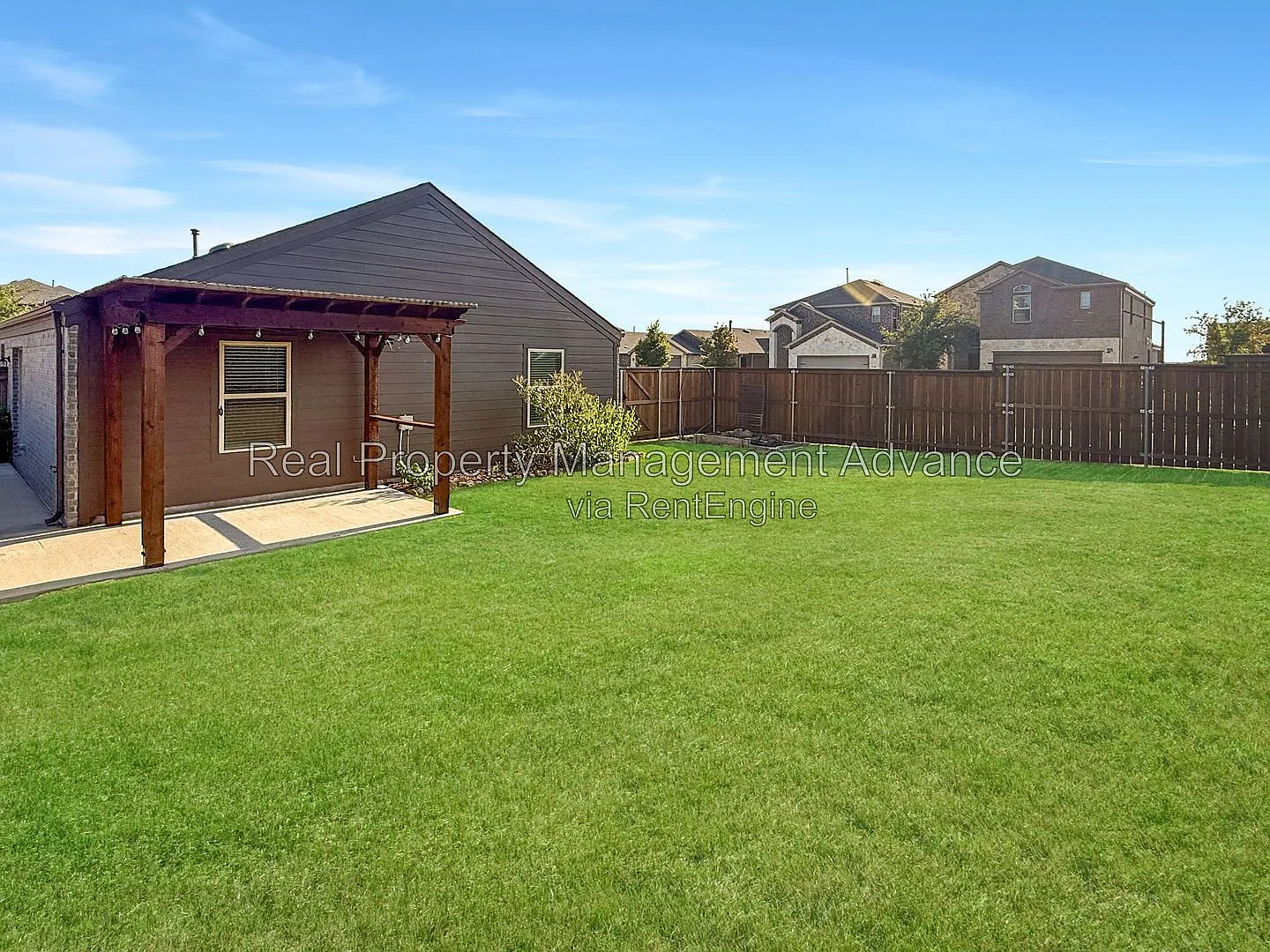 3 bed, 2.0 bath, 1516 sqft, $2,295 — Photo 3