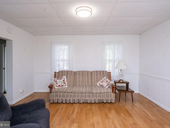 5th image of 80 Potomac St