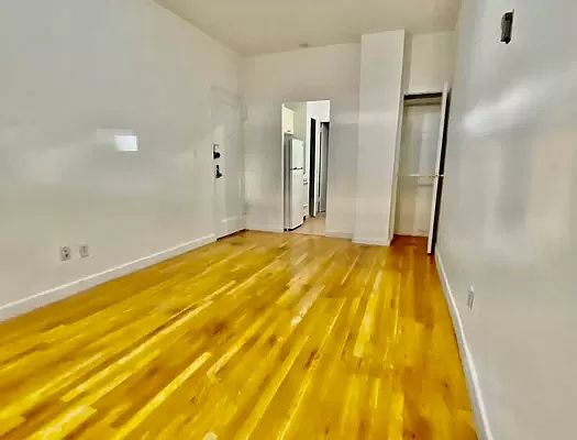 4th image of 302 E 38th St APT 2B