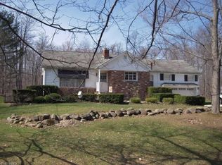 18132 Haskins Rd, Chagrin Falls, OH 44023