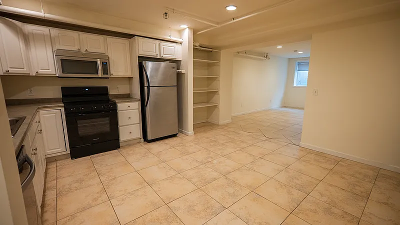 3 bed, 1.0 bath, $3,000 — Photo 2