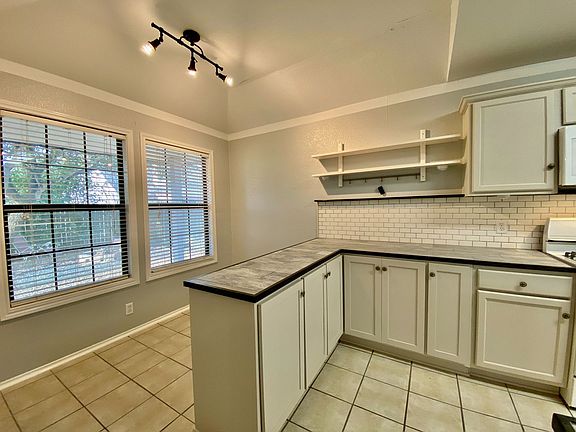 4th image of 140 Llama Loop