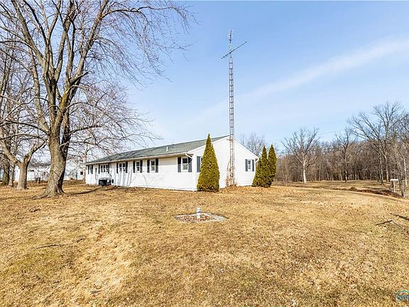 3rd image of 203 E Chapel Ln