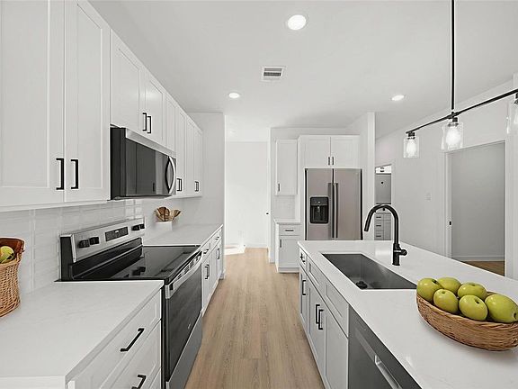 5th image of 7817 Beckley St #B