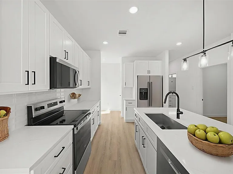 7817 Beckley St #B — Photo 5