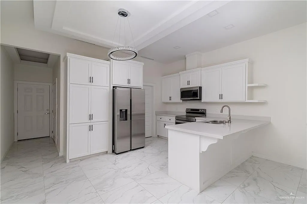 Building Photo - 1205 W Kiwi Ave #3