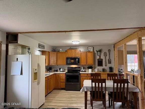 3rd image of 405 Hill Ave S