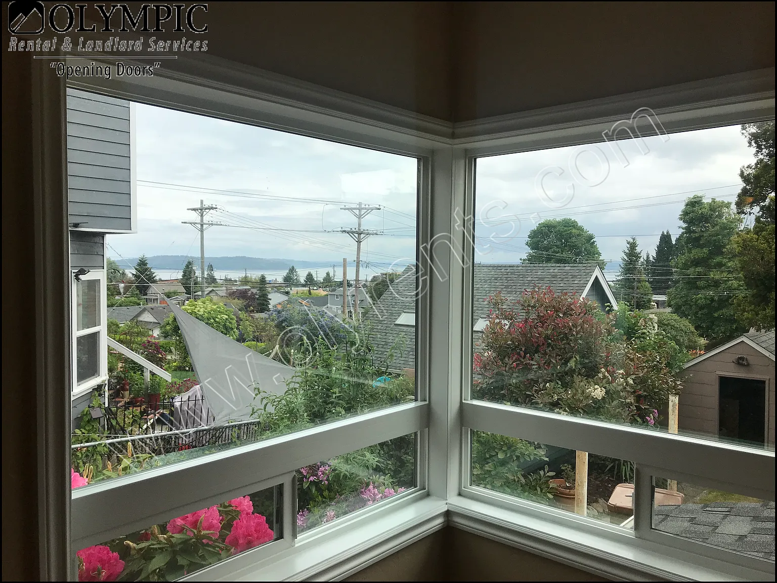 Adorable North End 2 Bdrm Home with peek a boo views of the bay! — Photo 4