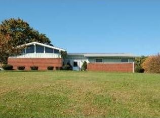 13 Robin Hill Dr, Poughkeepsie, NY 12603