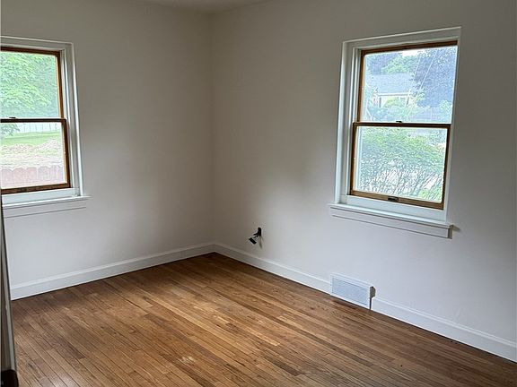 3rd image of 452 West Ave