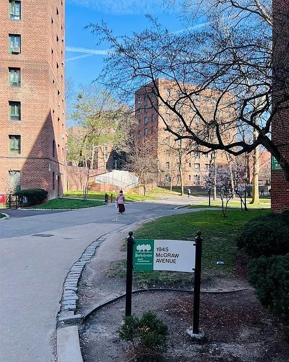 1st image of 1945 McGraw Avenue #7D