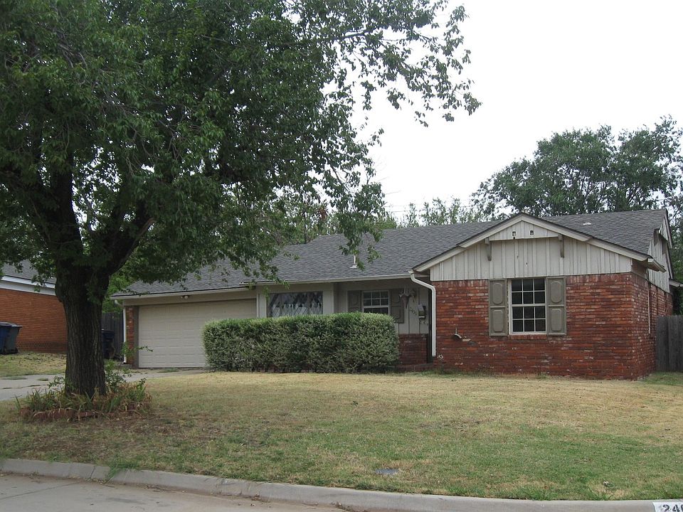 1st image of 2405 Huntleigh Dr