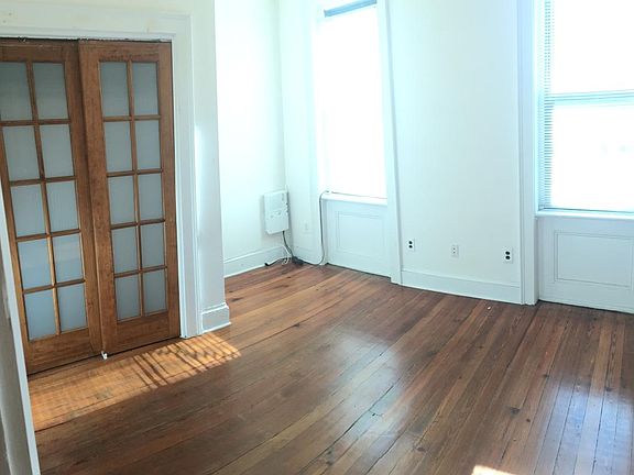 2nd image of 318 Communipaw Ave Floor 1