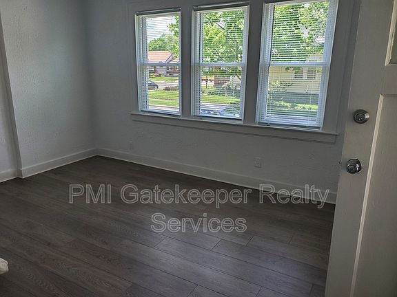 5th image of 408 Corwin Ave