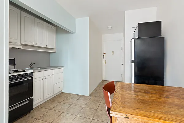 Rented by Compass | media 2