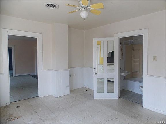 5th image of 267 Barnard St
