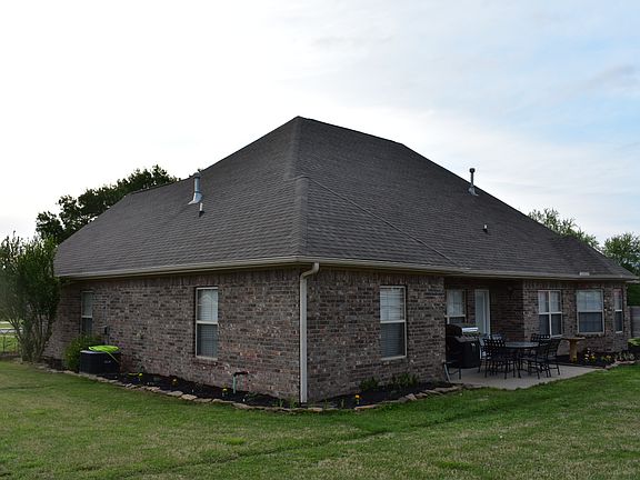 3rd image of 803 Meadow Brook Cir