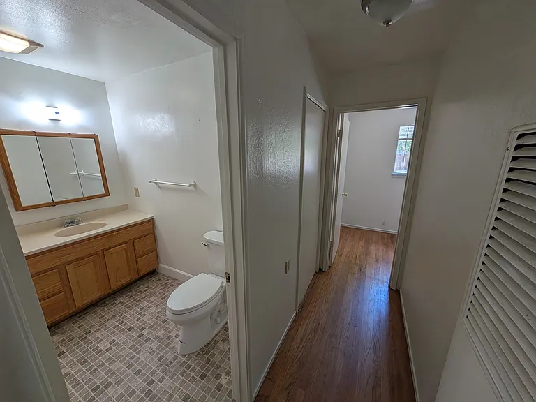 300 W 14th St #1 — Photo 7