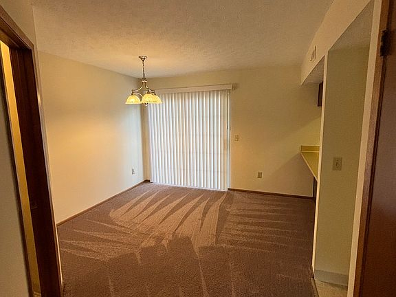 4th image of 247 Cross Country Dr S
