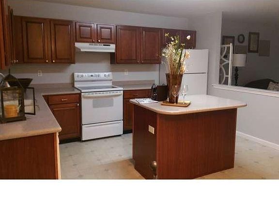 5th image of 145 Danielle Ln