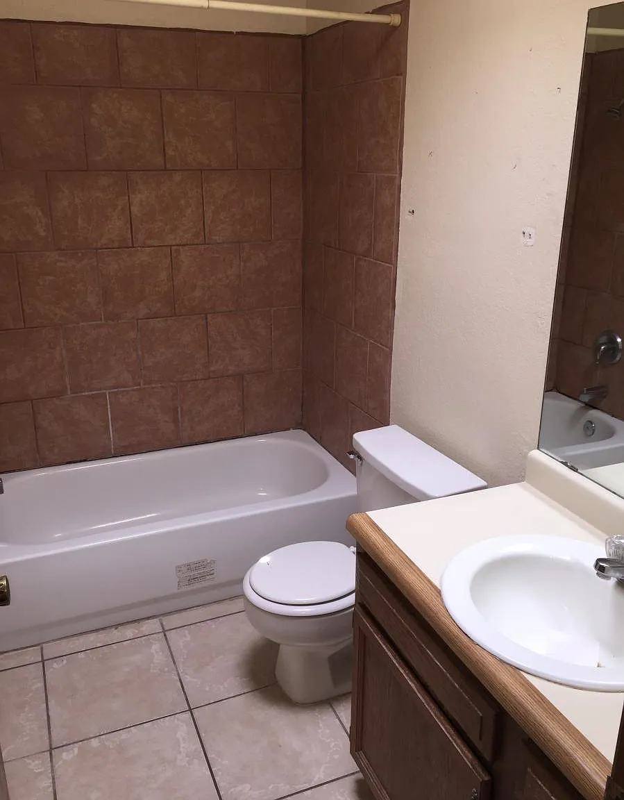 988 Graham Street — Photo 3