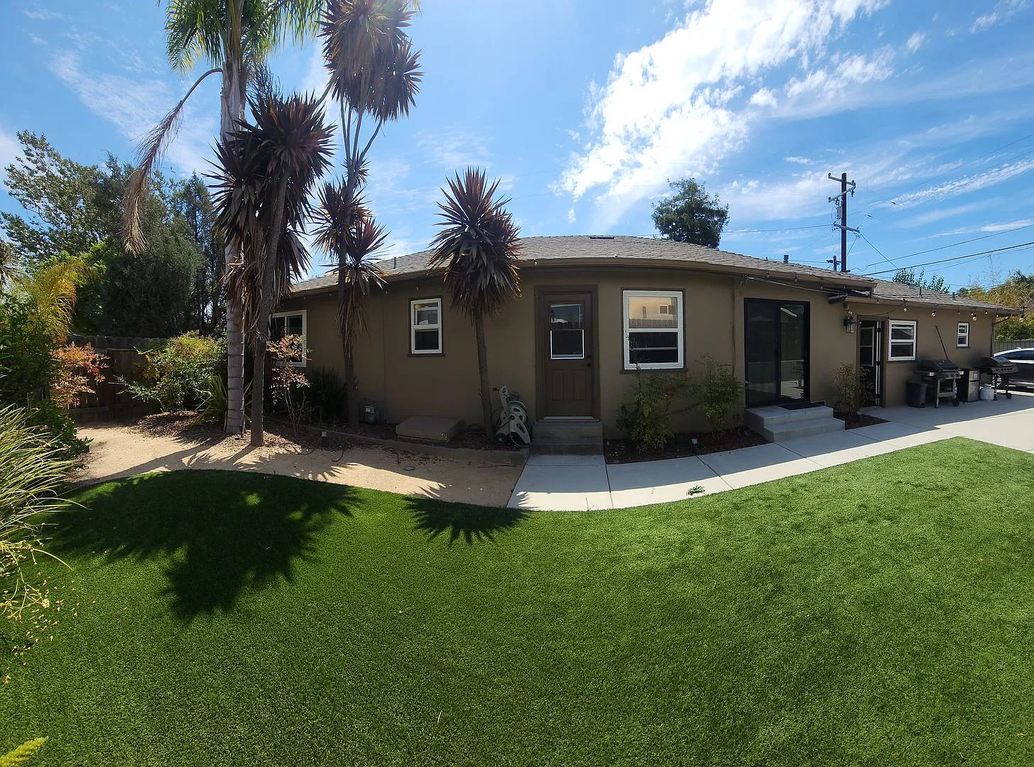 Beautiful upgraded home near campus! — Photo 2