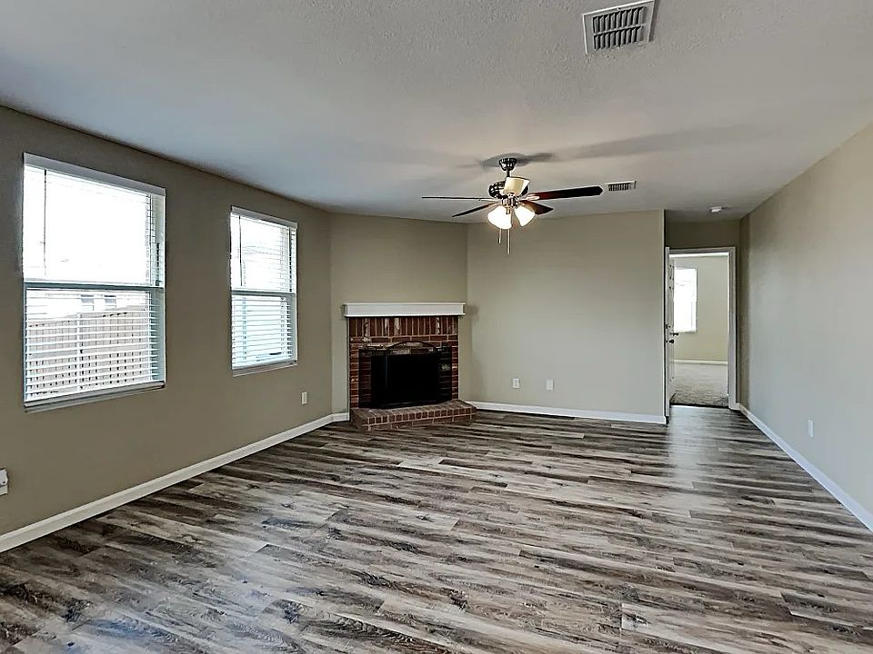 1st image of 1409 Englewood Dr