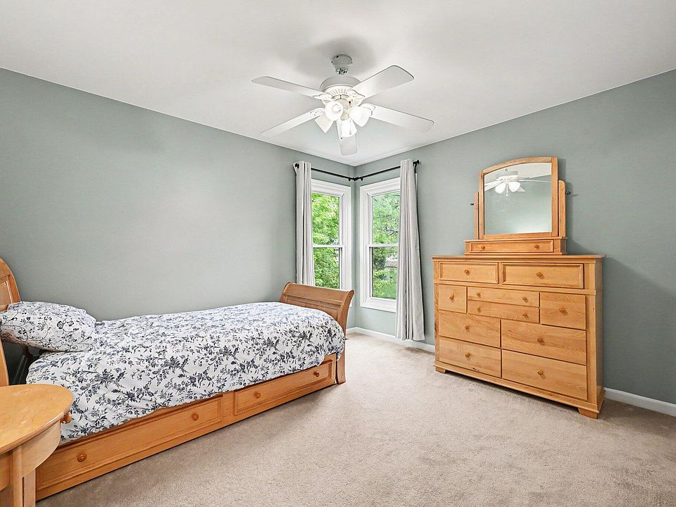 45128 Glengarry Rd, photo 15