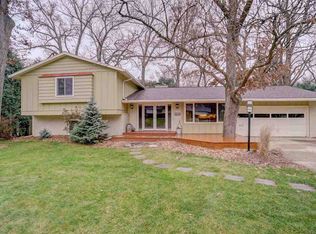 1 Rosewood Cir, Madison, WI 53711