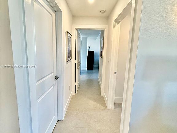4th image of 10 Aragon Ave Suite 907