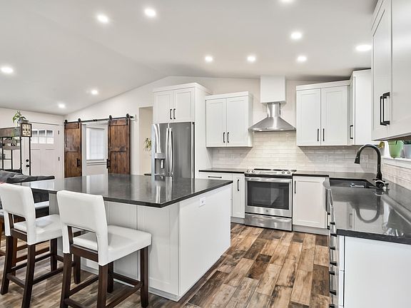 4th image of 1710 NE Heavenly Dr