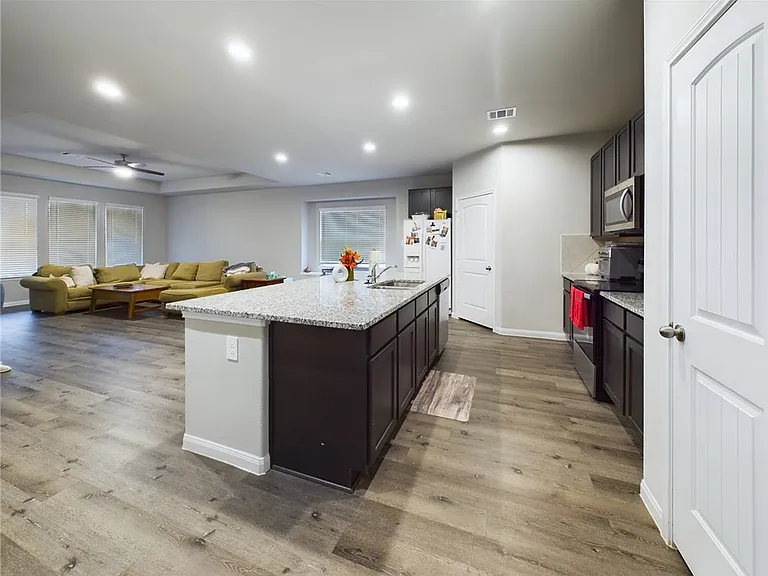 4701 Las Casitas Way — Photo 5