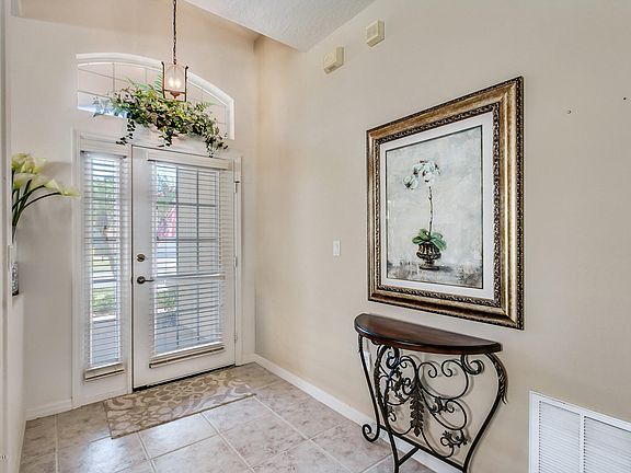 4th image of 910 Glen Abbey Way