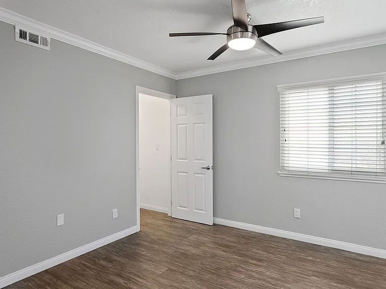 Solara Apartment Homes — Photo 34