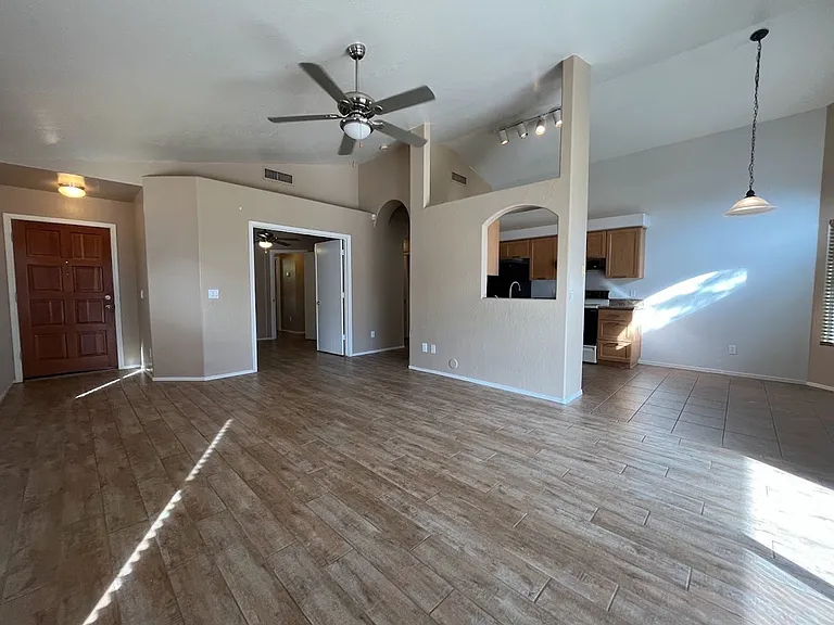 8347 W Audrey Ln — Photo 3