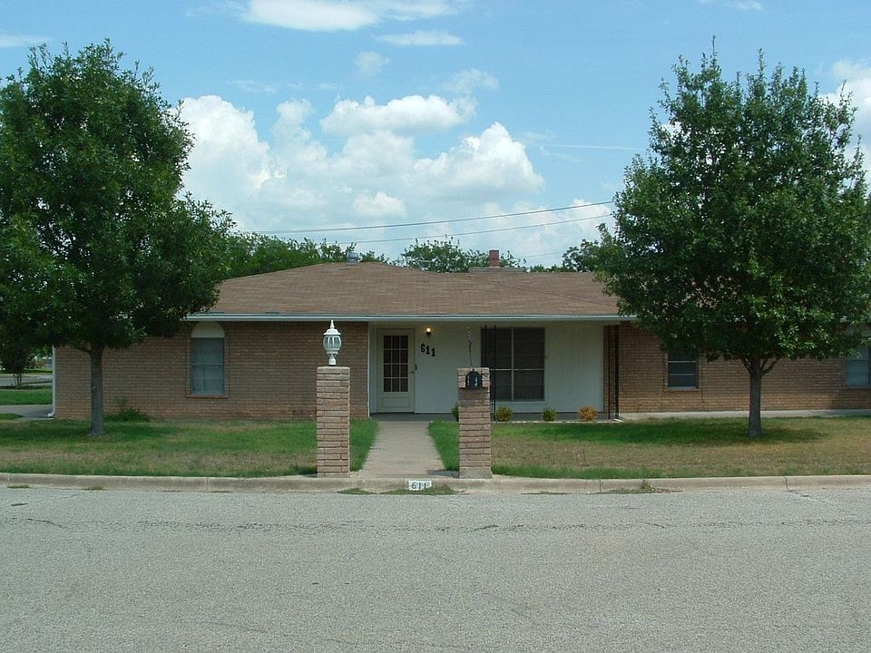 1st image of 611 N Avenue P