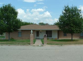611 N Avenue P, Clifton, TX 76634