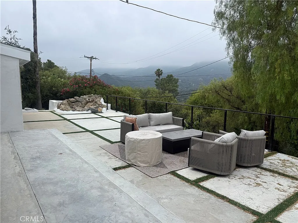 4 bed, 4256 sqft, $9,950 — Photo 4