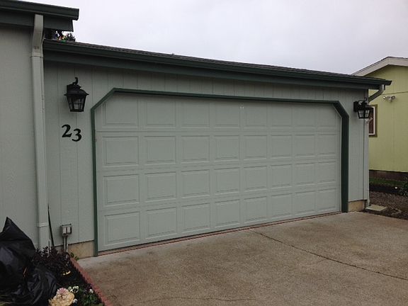 Attached 2 car garage