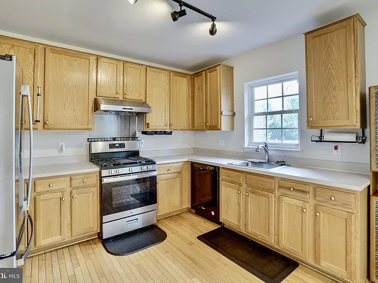 7372 Ardglass Dr — Photo 18
