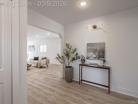 3rd image of 3750 Alida Ave