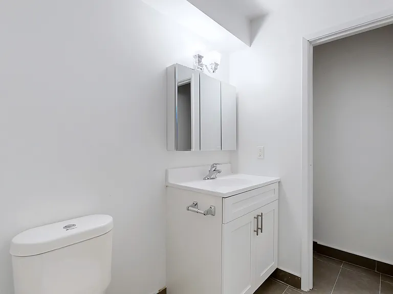 126 Bay St — Photo 19